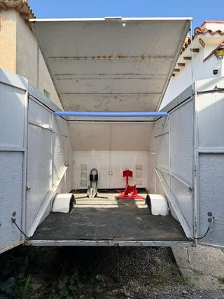 Remolque cerrado de fibra para 2 motos de carret