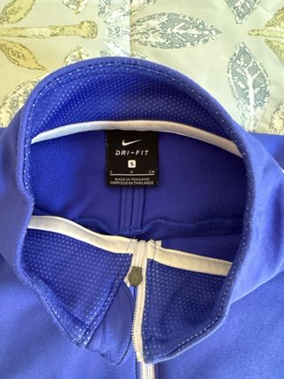 Sudadera deportiva azul. Marca Nike. Talla S