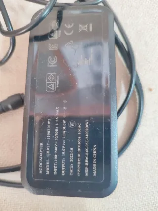 Adaptador Corriente SSK SK05T 19V 2A 38W