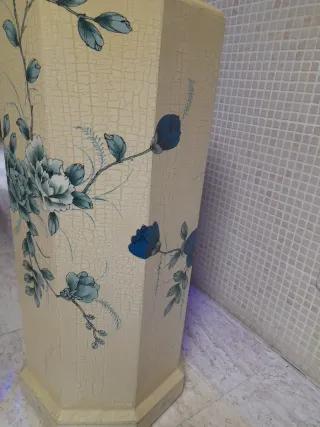 Mueble oriental octogonal con cajones