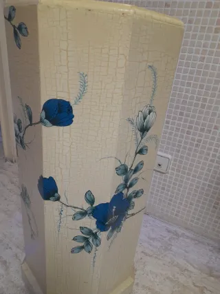 Mueble oriental octogonal con cajones