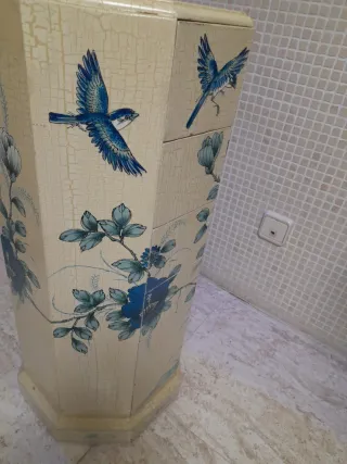 Mueble oriental octogonal con cajones