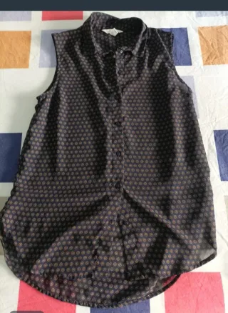 Blusa sin mangas estampada