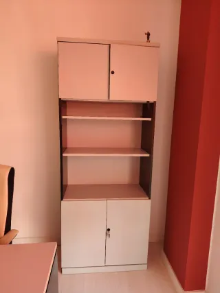 Mesas, armarios y cajoneras URGENTE