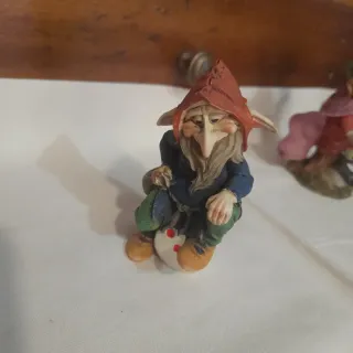 Tre gnomi decorativi in resina