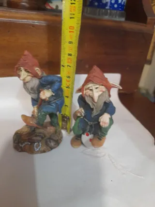 Tre gnomi decorativi in resina