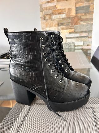 Botines negros talla 39