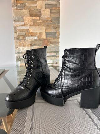 Botines negros talla 39