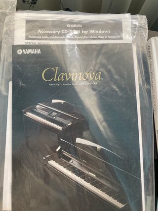 Piano Digital Yamaha Clavinova CLP-330 + Banqueta