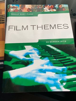 Piano Digital Yamaha Clavinova CLP-330 + Banqueta