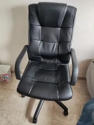 Silla de oficina negra