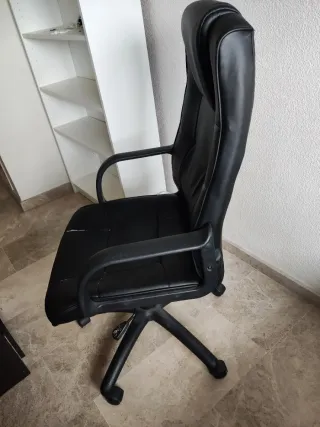 Silla de oficina negra