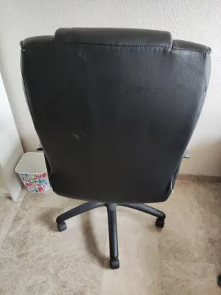 Silla de oficina negra