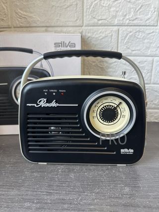 Radio con asa vintage