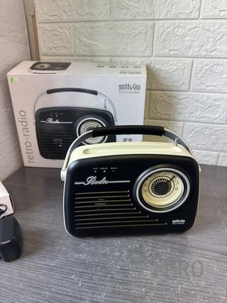 Radio con asa vintage