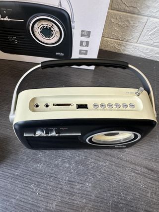 Radio con asa vintage