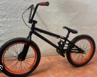 Bicicleta BMX Freestyle Negra Roja