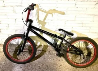 Bicicleta BMX Freestyle Negra Roja