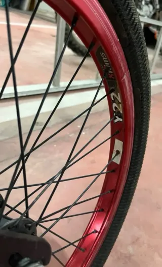 Bicicleta BMX Freestyle Negra Roja