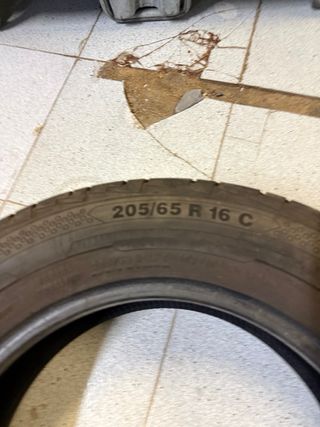 Neumático Continental 205/65 R16