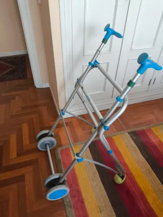 Andador Plegable con Ruedas y Agarre Azul