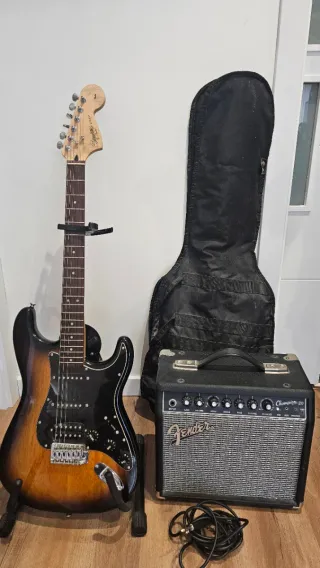 Guitarra Eléctrica Squier Stratocaster Fender