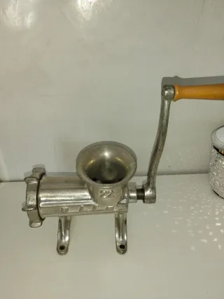 Picadora de carne manual antigua