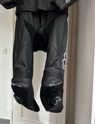 Mono Alpinestars Motegi V2 Negro Talla 50