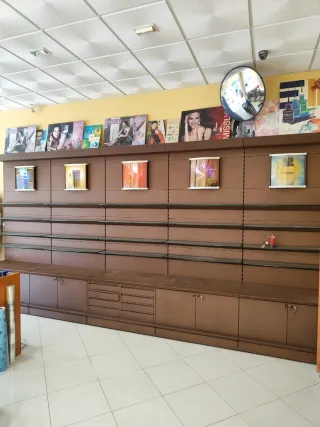 Estantería metálica perfumería