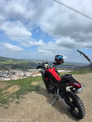 Aprilia Tuareg 660 Negra/Roja