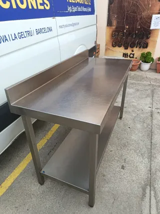 Mesa de acero inoxidable 1,40 ancho x0.60 de fondo