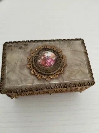 Joyero antiguo vintage dorado con detalles