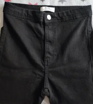 Pantalón chica Stradivarius, talla 34