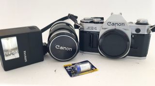 Canon AE-1 + Flash Sunpak GX14 + Lente 135mm