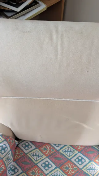 Dos butacas reclinables tela beige y multicolor