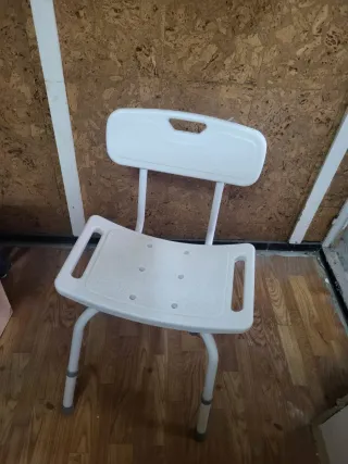 Silla de ducha blanca