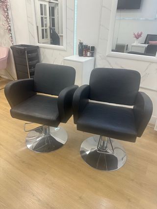 2 Sillas de Peluquería Negras, 150 cada.
