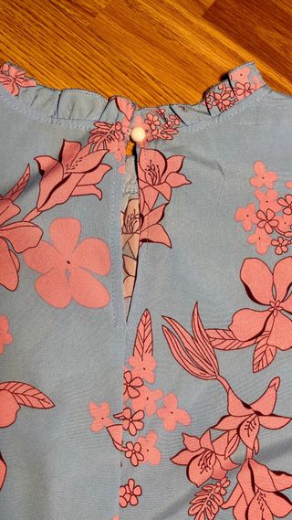 Blusa floral manga mariposa azul y rosa talla 42