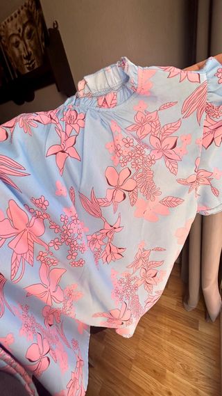 Blusa floral manga mariposa azul y rosa talla 42