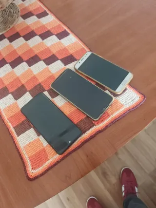 3 Teléfonos Móviles