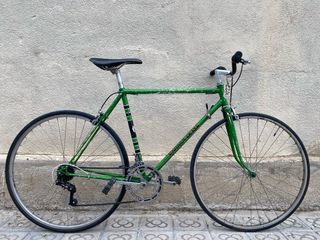 Bicicleta de carretera verde