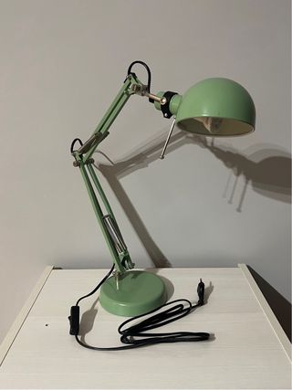 Flexo verde metálico Ikea Forså