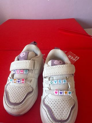 Zapatillas niña con abalorios