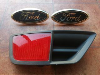Logos Ford y Catadióptrico Fiesta 5 ST