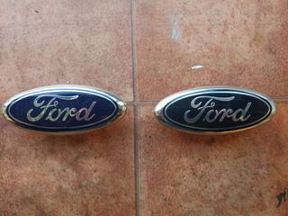 Logos Ford y Catadióptrico Fiesta 5 ST