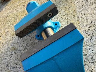 Tornillo mordaza Acesa