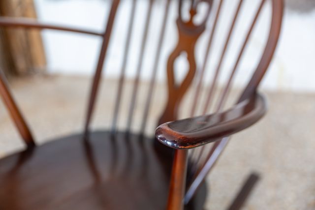 Mecedora Ercol 316 Grandfather flor de lis años 60