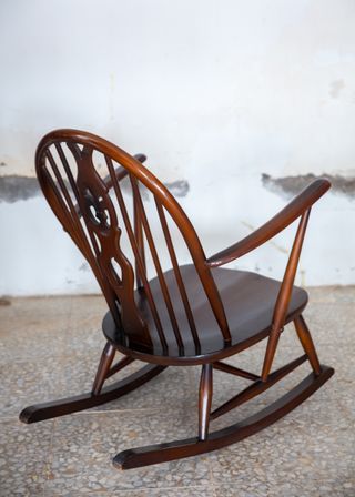 Mecedora Ercol 316 Grandfather flor de lis años 60