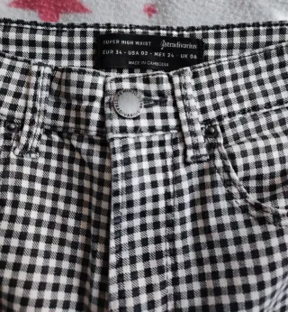 Pantalón chica Stradivarius, talla 34