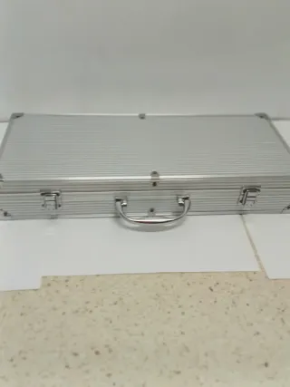 Cepillo para parrilla con estuche precio 23  €